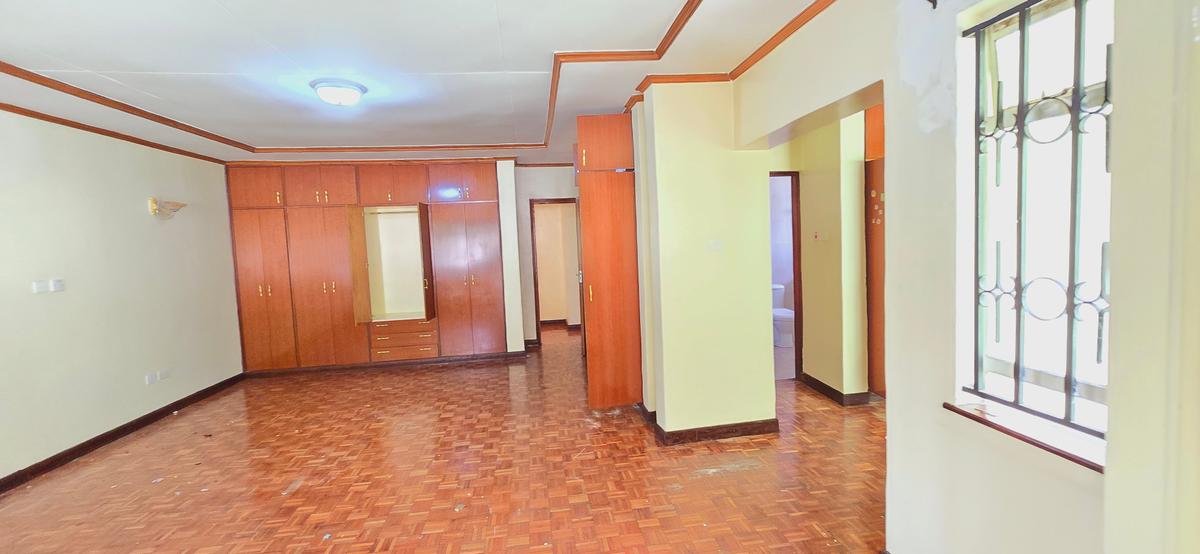 5 Bed Townhouse with En Suite at Lavington - 15