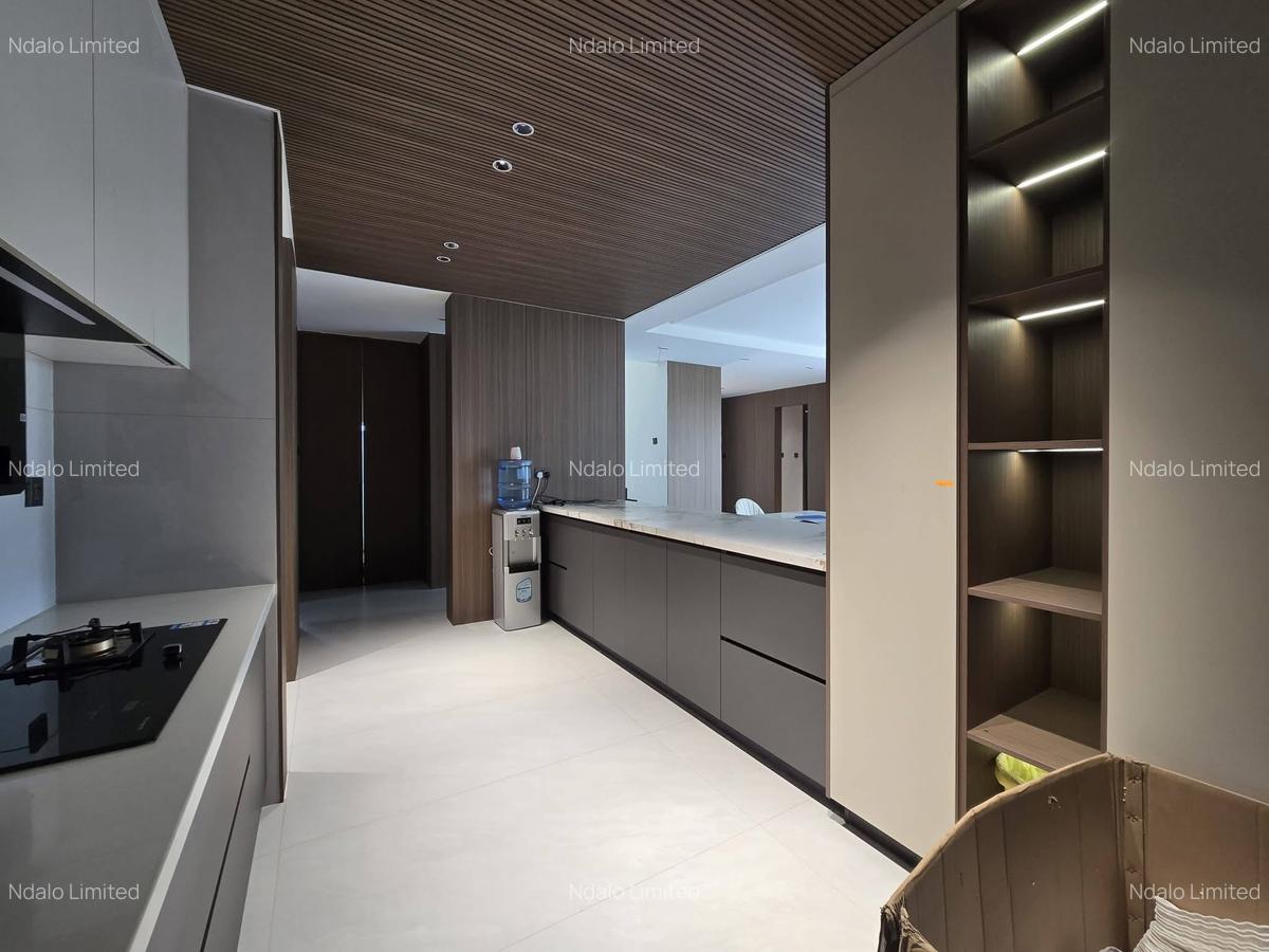 5 Bed Townhouse with En Suite at Lavington - 14