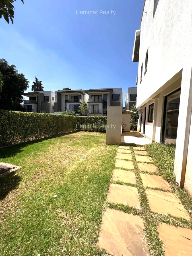 5 Bed Townhouse with En Suite in Lavington - 11