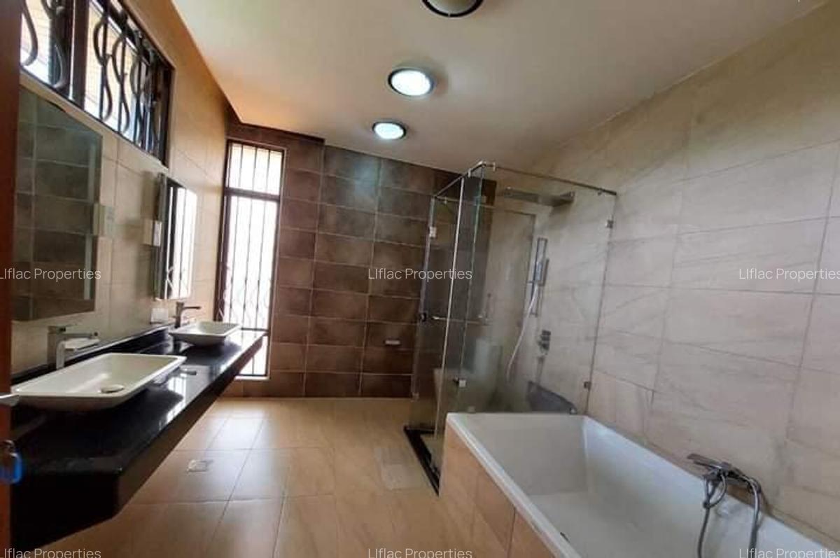 4 Bed Townhouse with En Suite in Runda - 8