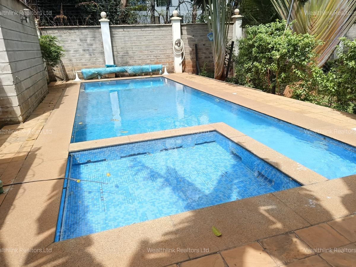 5 Bed Townhouse with En Suite at Lavington - 11
