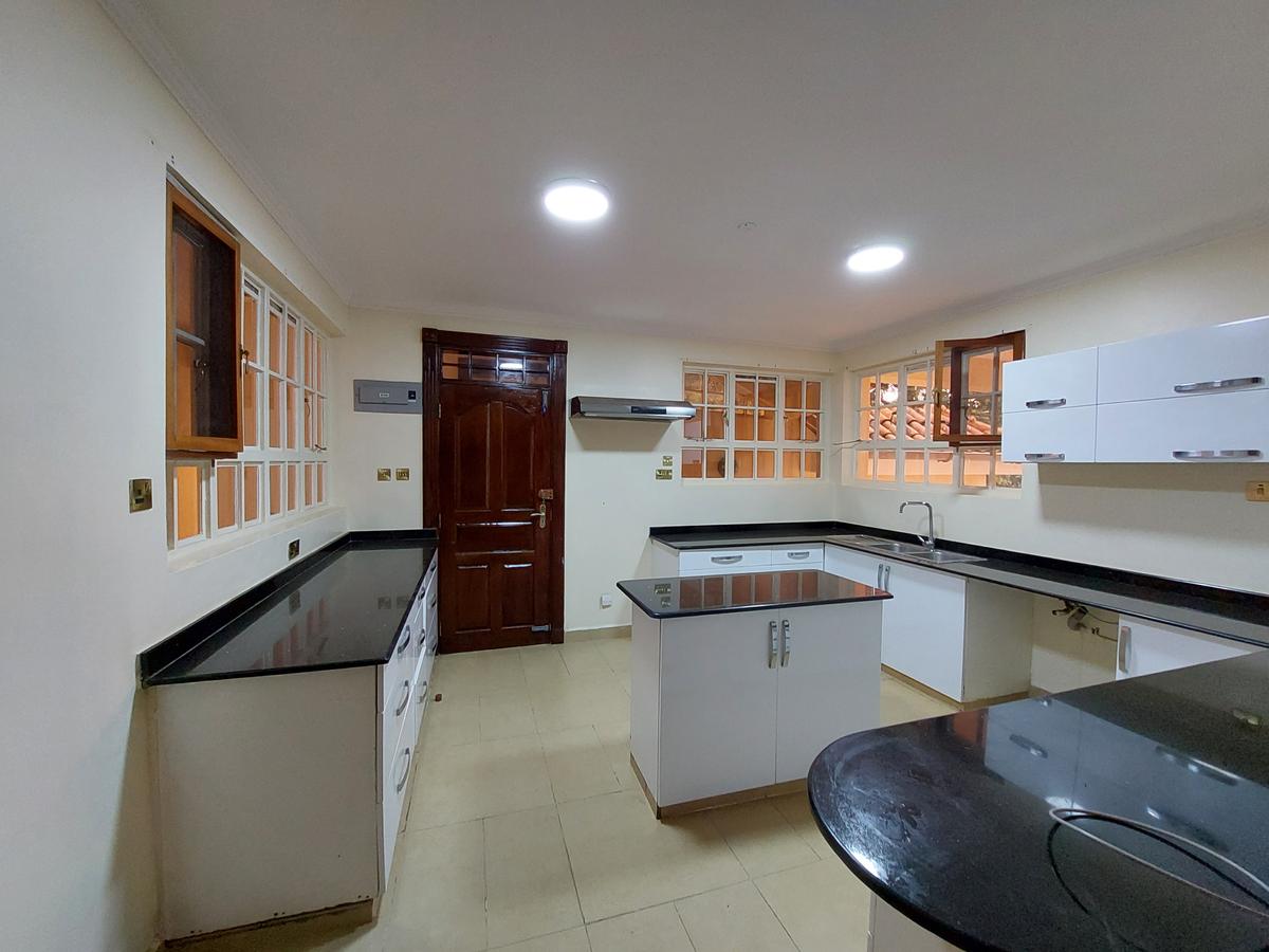 4 Bed Townhouse with En Suite in Kyuna - 19