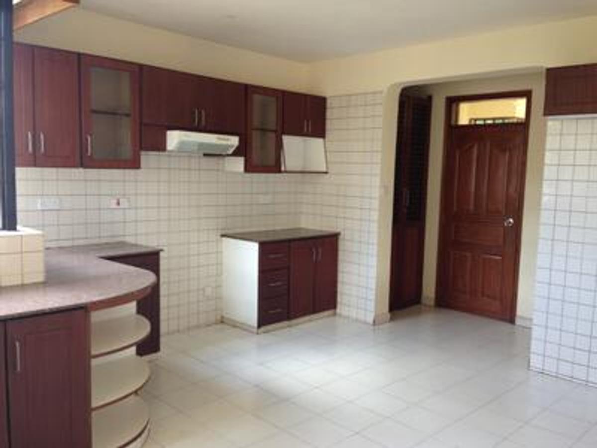 3 Bed Apartment with En Suite in Riverside - 3