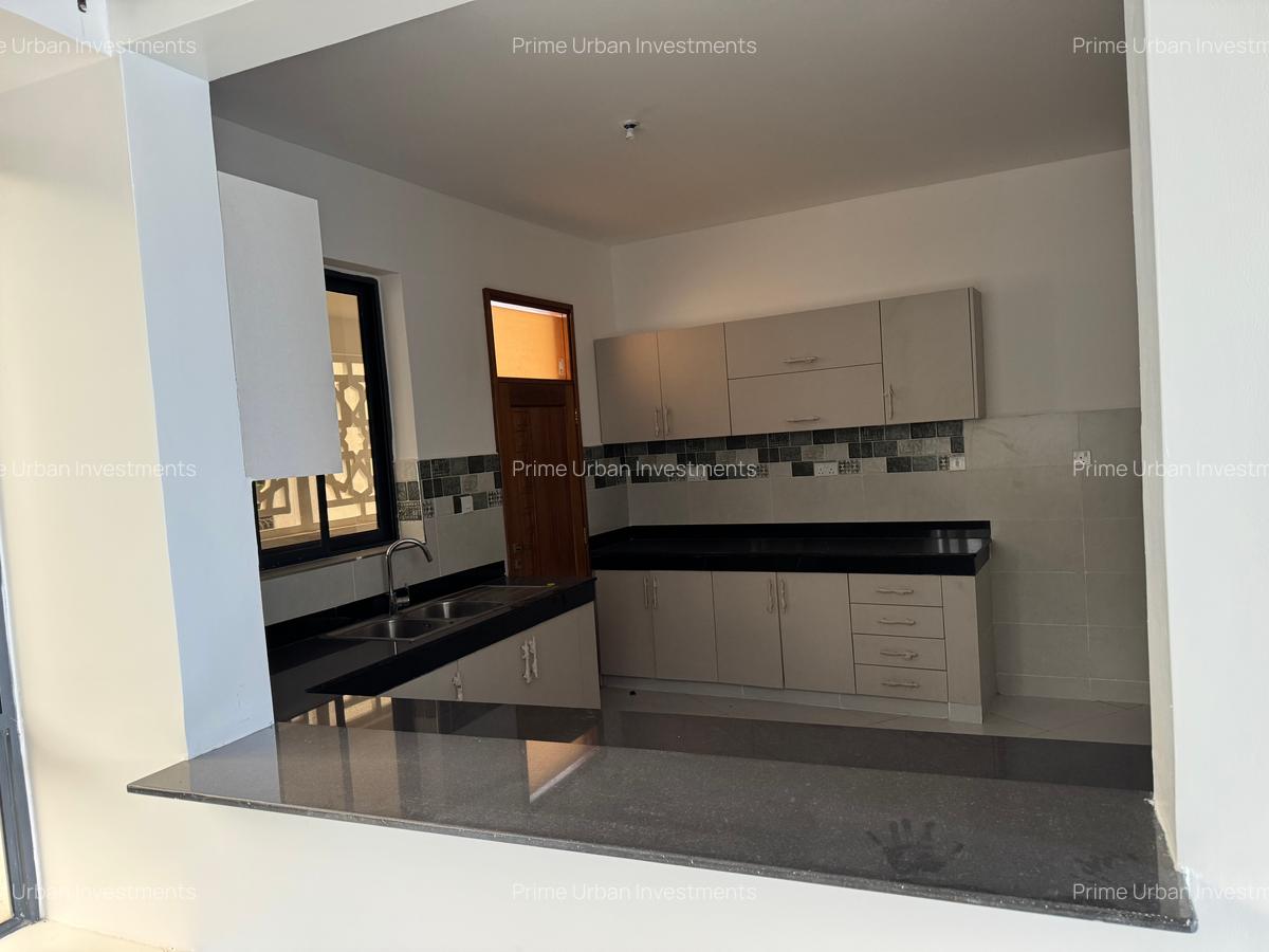 Serviced 3 Bed Apartment with En Suite in Nyali Area - 12