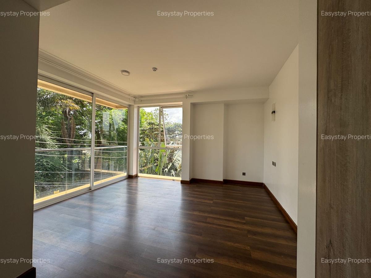 4 Bed Townhouse with En Suite in Lavington - 10