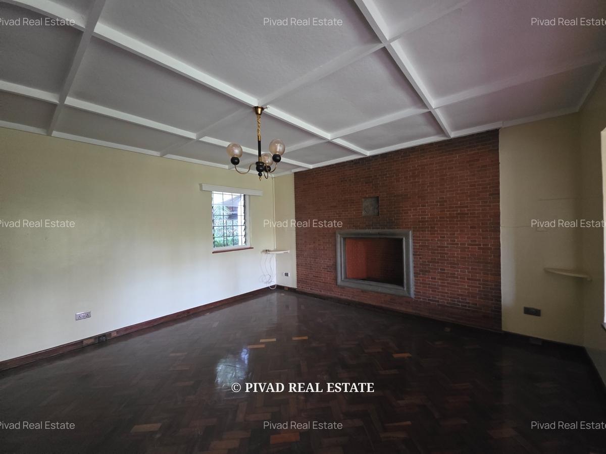 4 Bed House with Garden in Rosslyn - 12