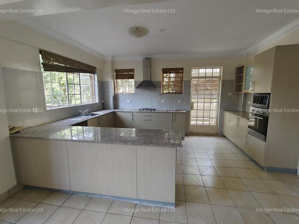 2 Bed Apartment with En Suite in Kilimani - 3