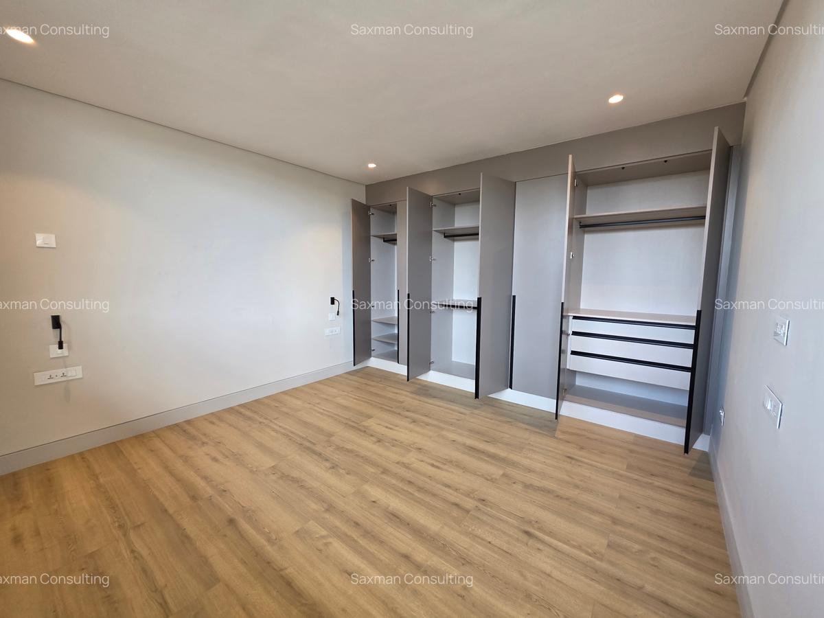 5 Bed Villa with En Suite in Westlands Area - 11