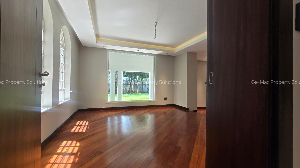 5 Bed House with En Suite in Runda - 18