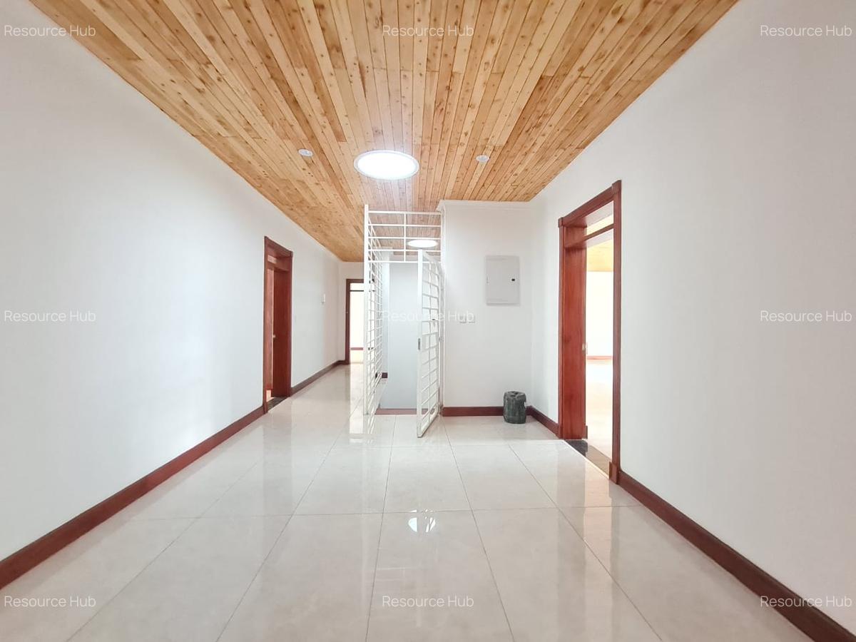 5 Bed Townhouse with En Suite at Rosslyn - 10