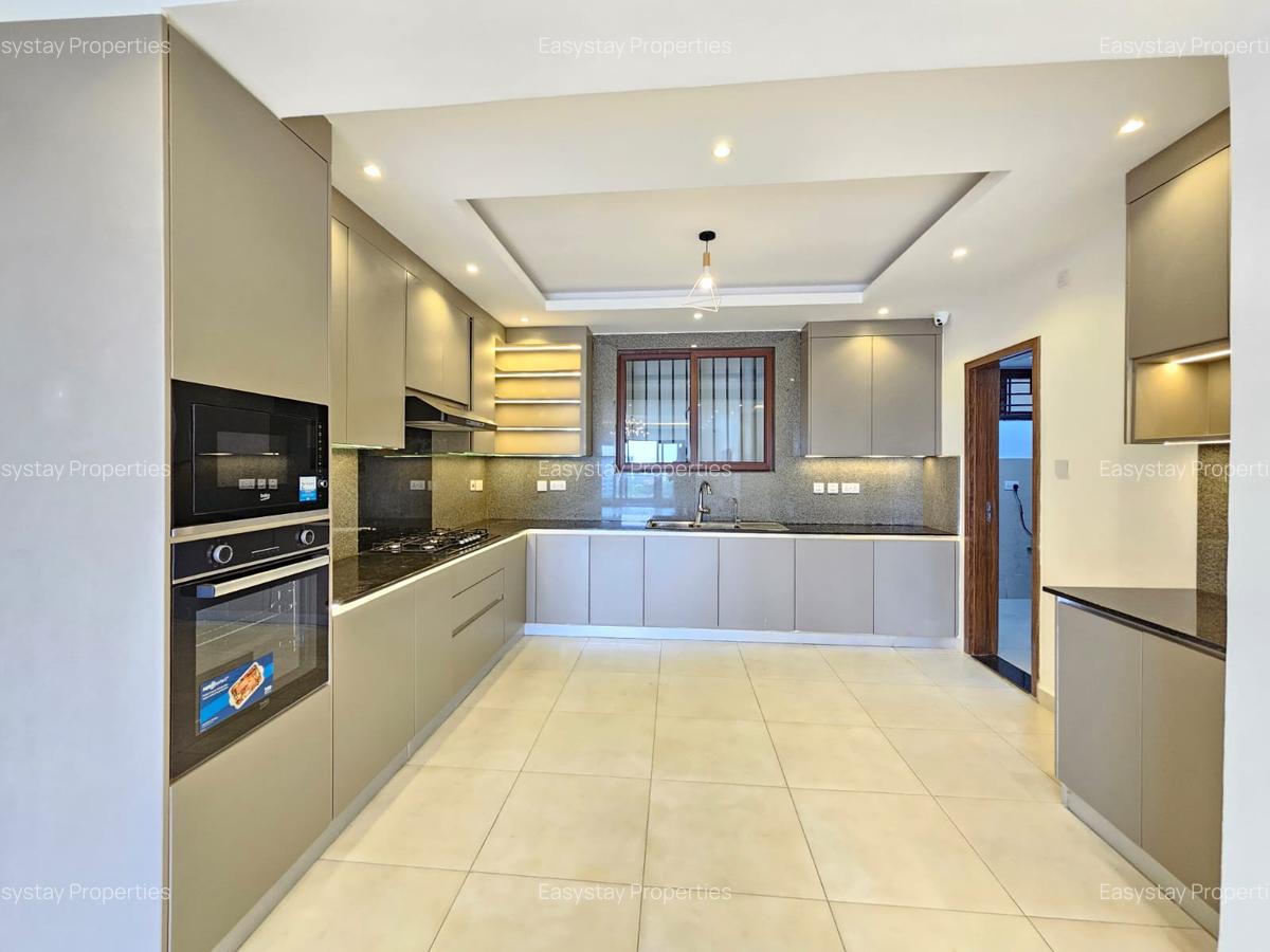 3 Bed Apartment with En Suite in Parklands - 1