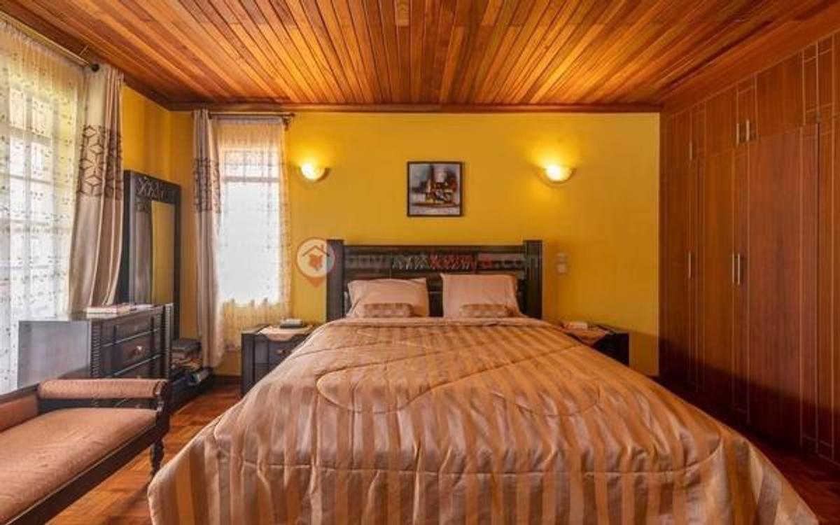 5 Bed Townhouse with En Suite at Muteero Estate - 10