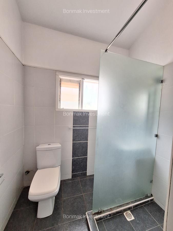 4 Bed House with En Suite at Hill View Close - 13