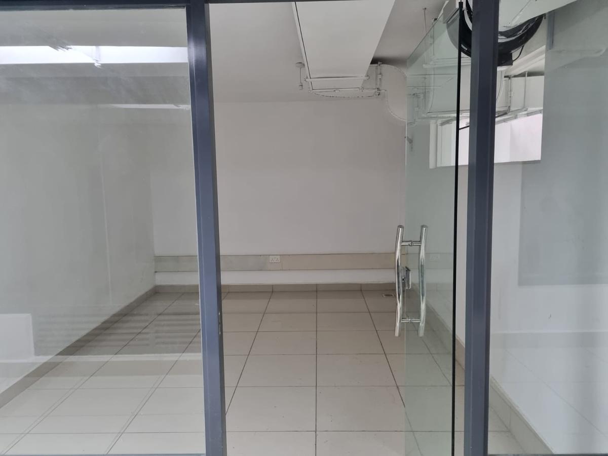 240 ft² Shop with Service Charge Included in Ngong Road - 6