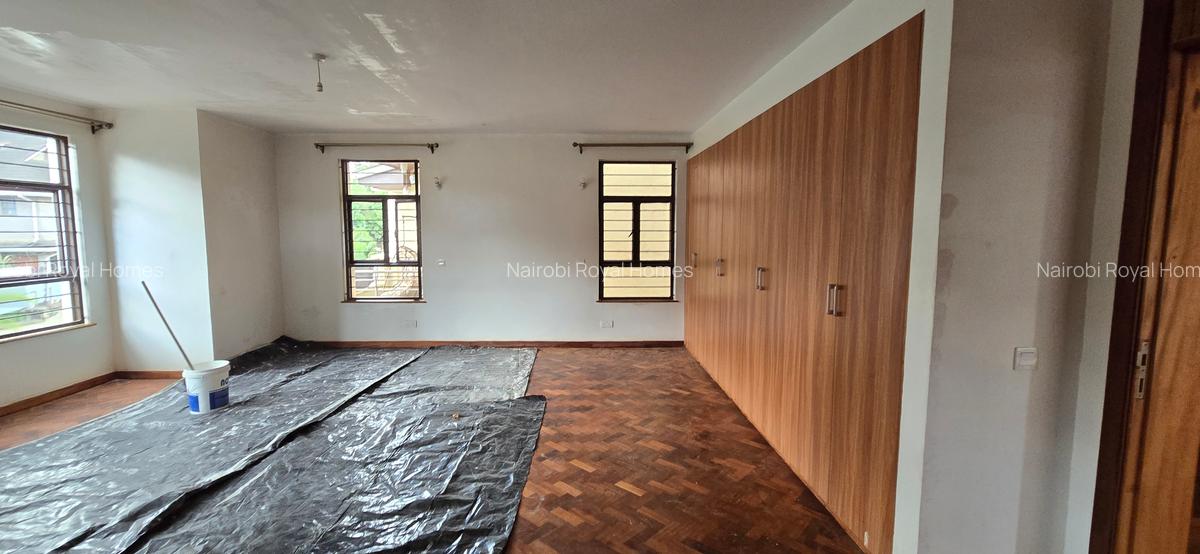 5 Bed Townhouse with En Suite at Lavington Green - 17