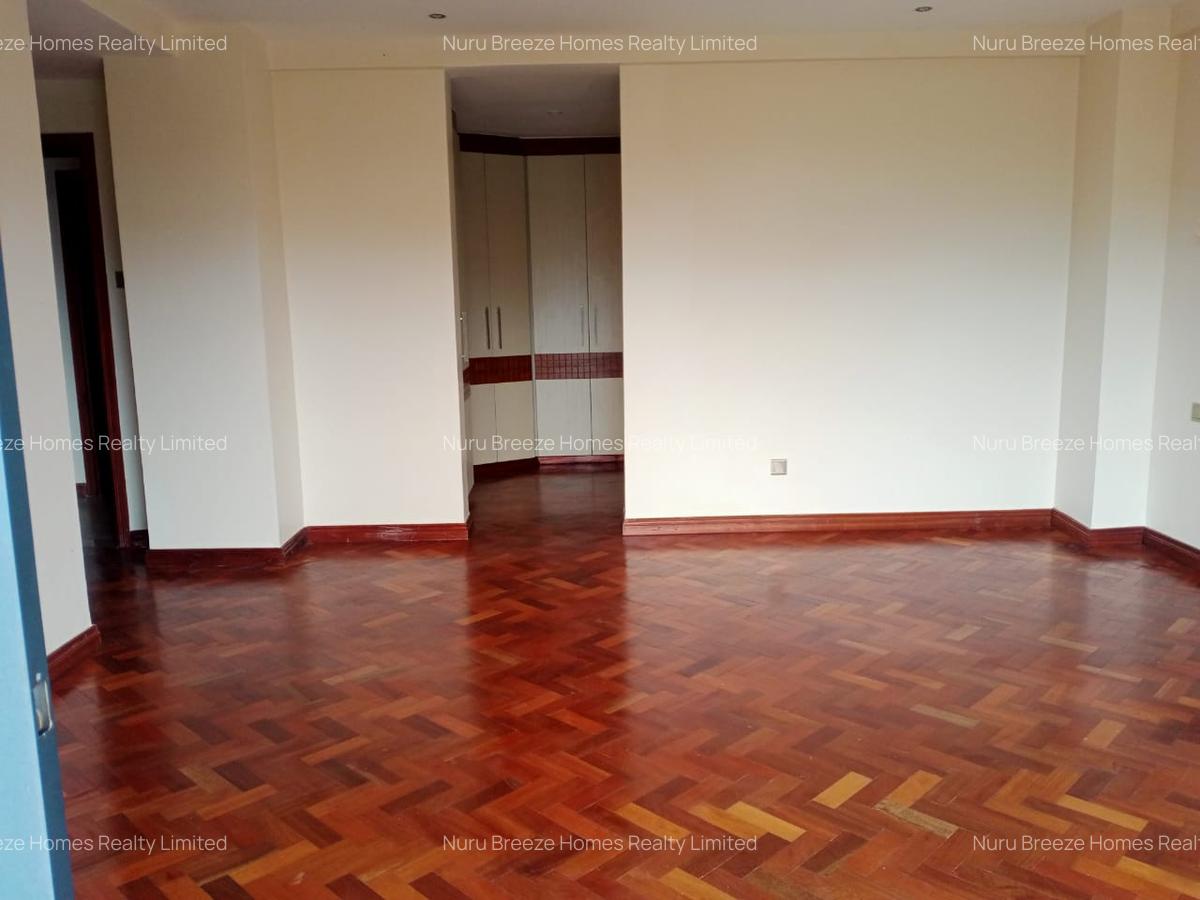 3 Bed Apartment with En Suite in Riverside - 16