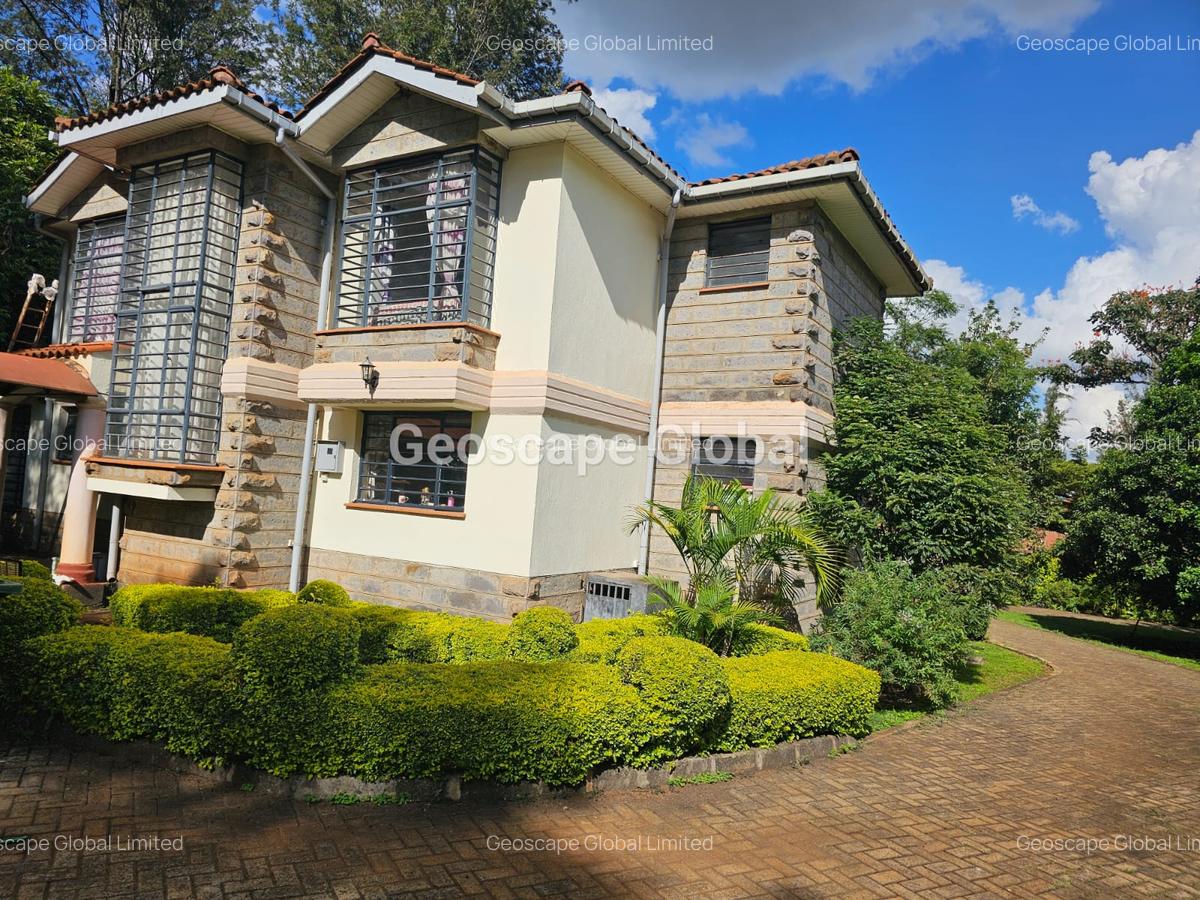 5 Bed House with En Suite in Nyari - 1