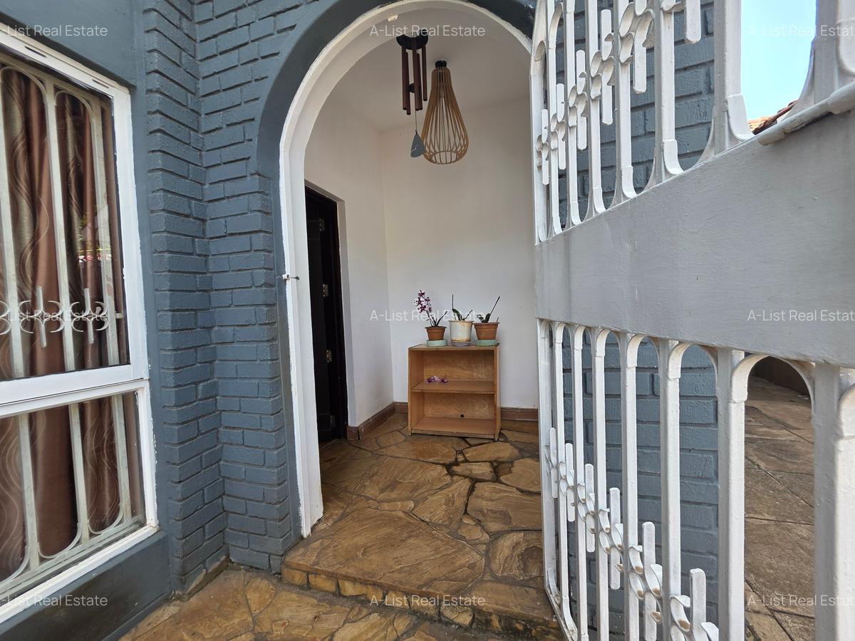 5 Bed Townhouse with En Suite at Lavington - 18