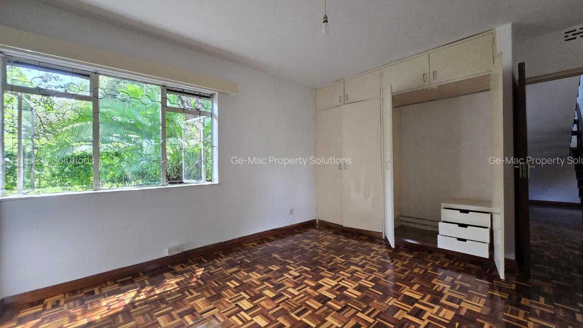 4 Bed House with En Suite in Lavington - 17