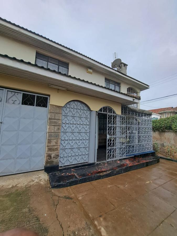 5 Bed House with En Suite in Donholm - 1