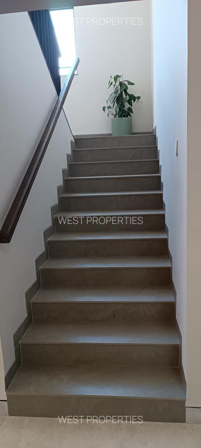 4 Bed Townhouse with En Suite at Langata - 11