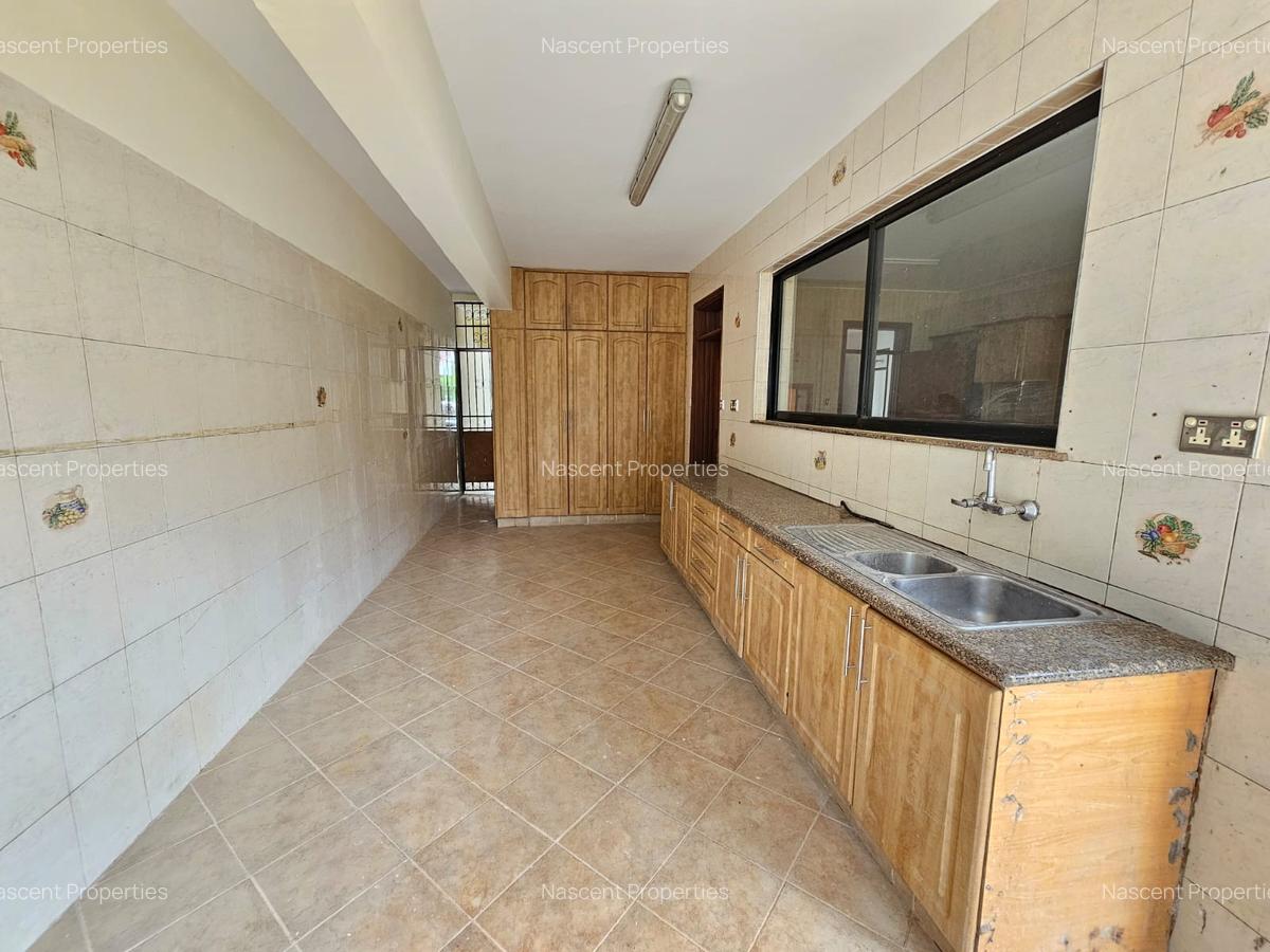 4 Bed Townhouse with En Suite in Spring Valley - 16