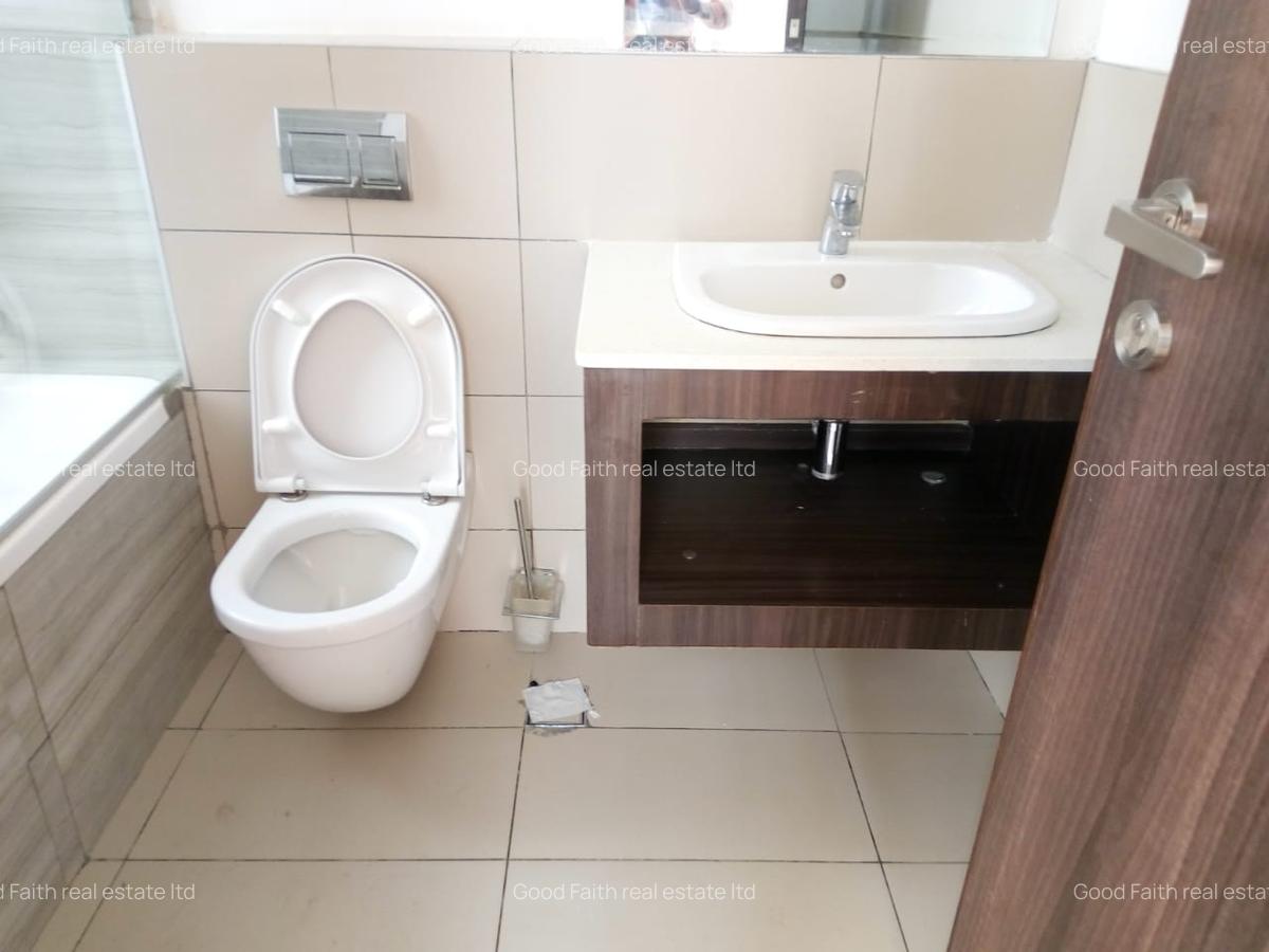 4 Bed House with En Suite in Garden Estate - 13