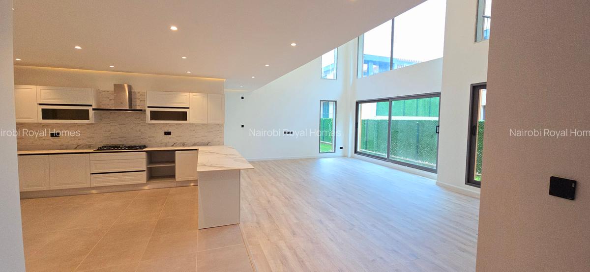 5 Bed House with En Suite at Lavington Green - 12