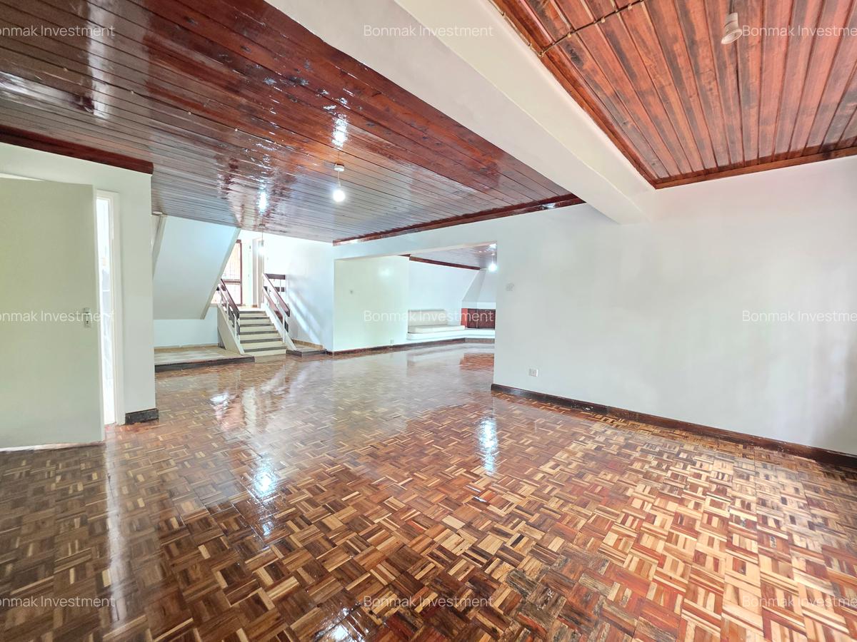 4 Bed House with En Suite at Lavington Green. - 13