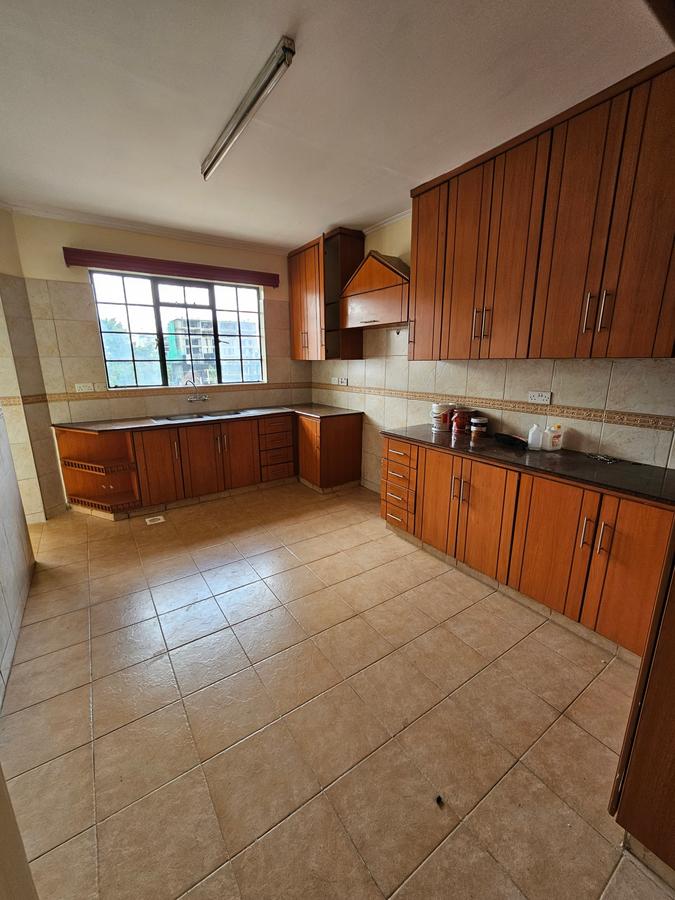 3 Bed Apartment with En Suite at Lavington - 3