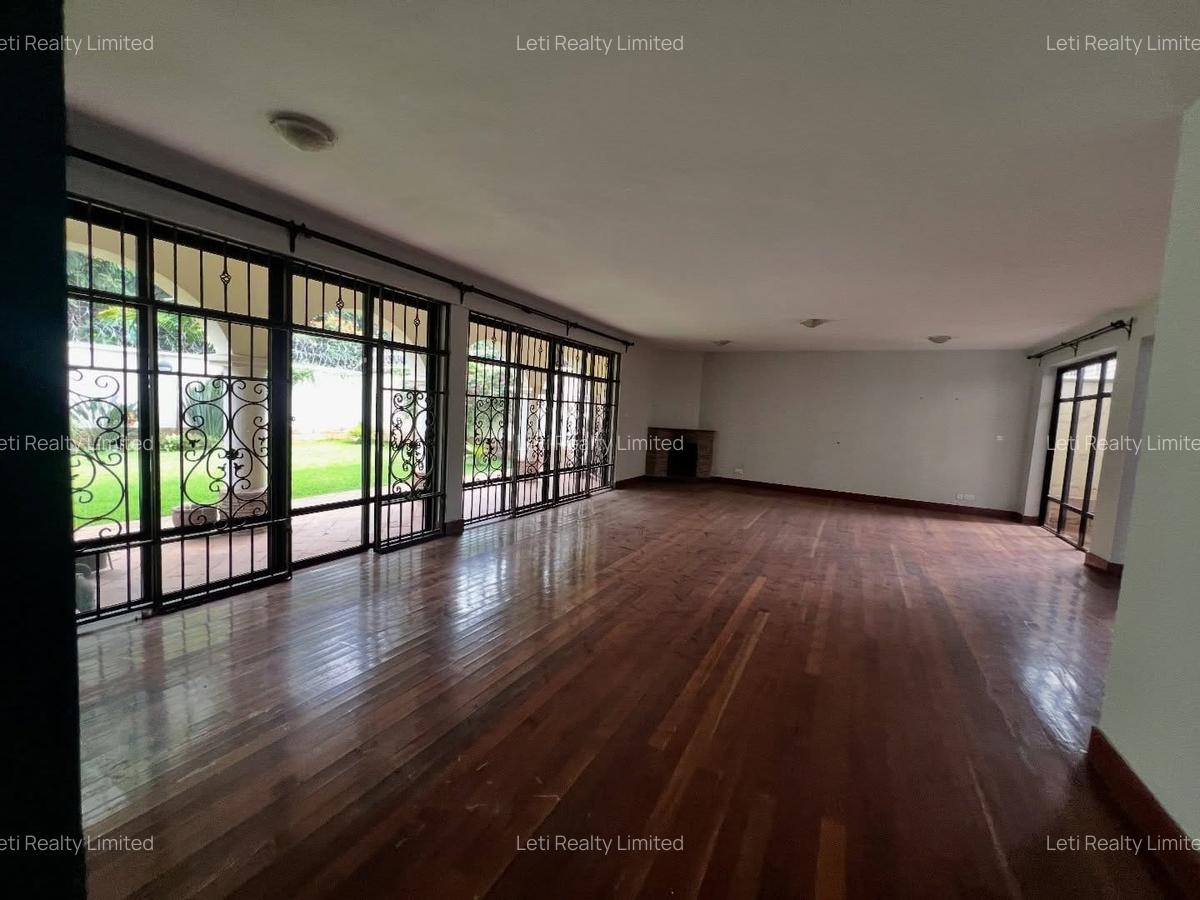 5 Bed Townhouse with En Suite in Lavington - 3