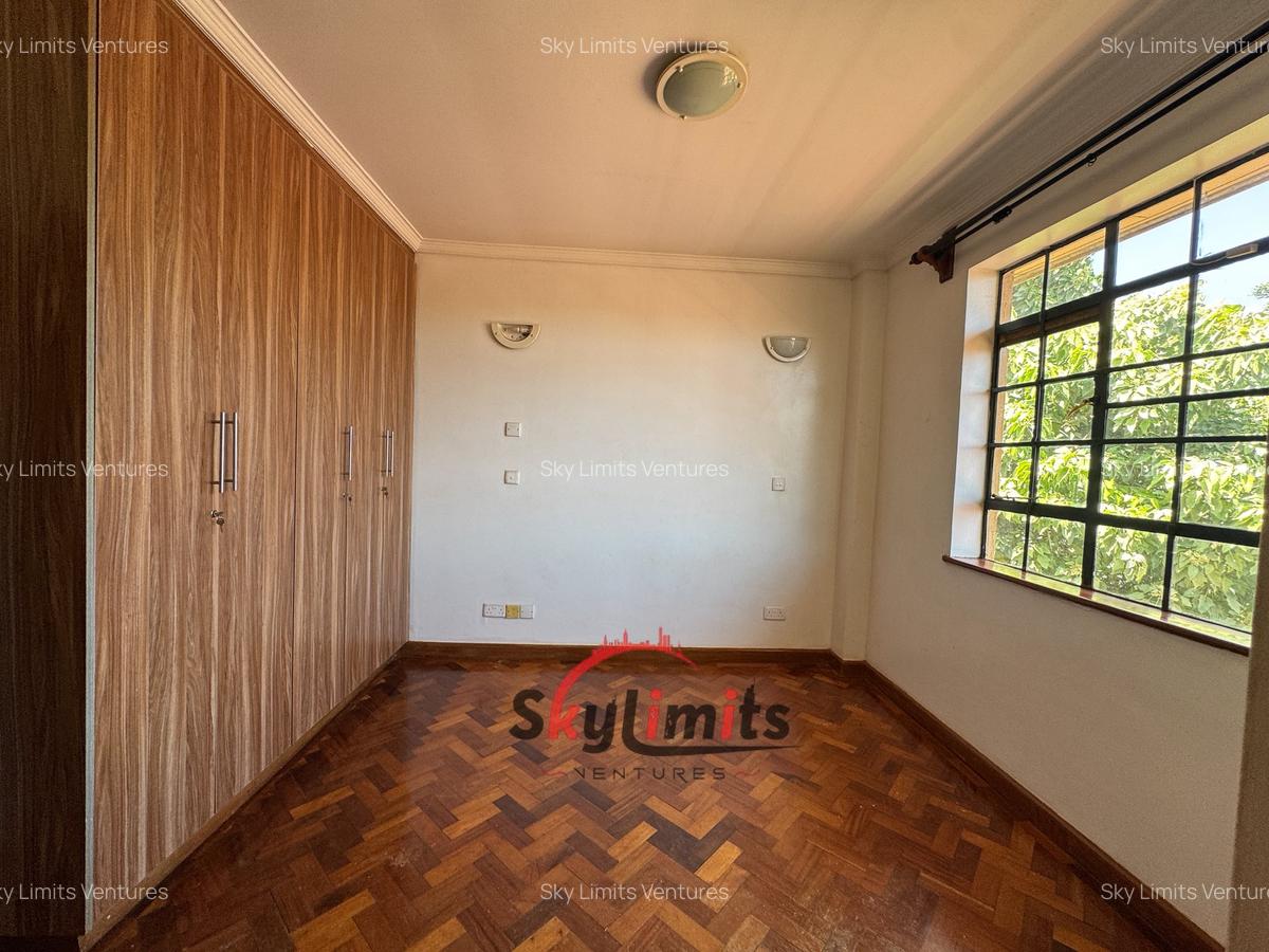 4 Bed Townhouse with En Suite in Kitisuru - 13