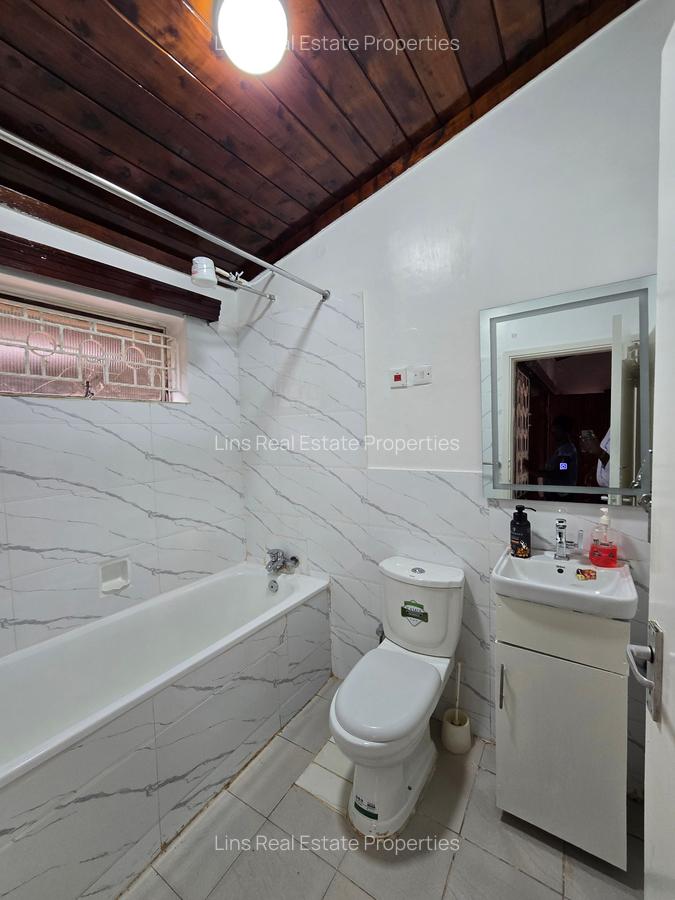 5 Bed House with En Suite in Lavington - 12