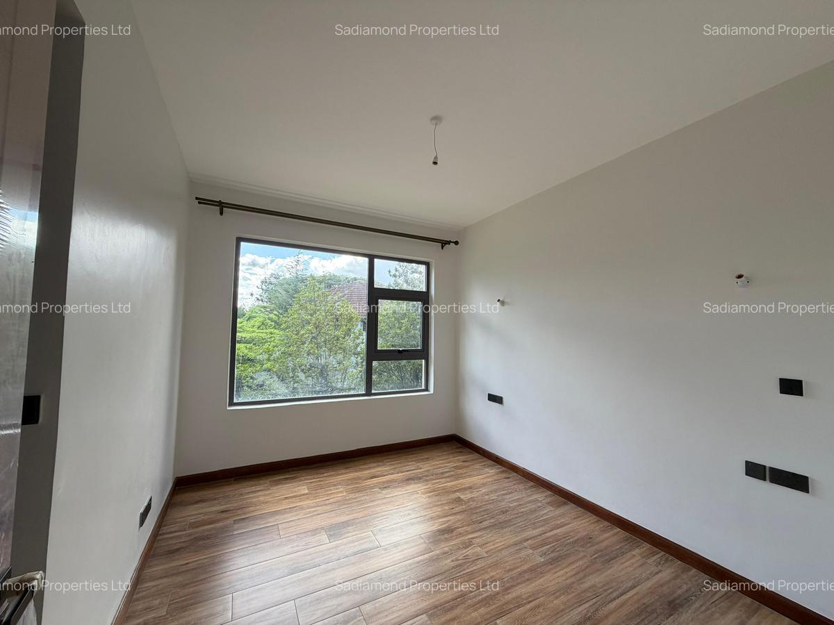 6 Bed Villa with En Suite in Lavington - 5