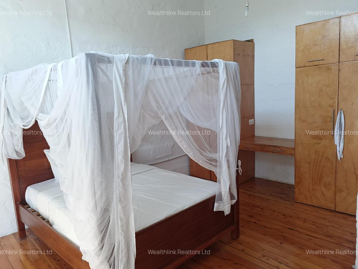 3 Bed House with Garden at Garden Estate - 17