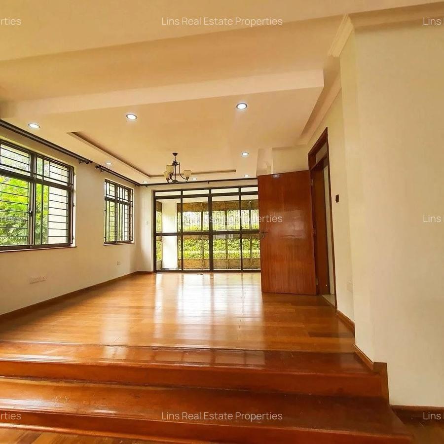 5 Bed Townhouse with En Suite in Lavington - 3