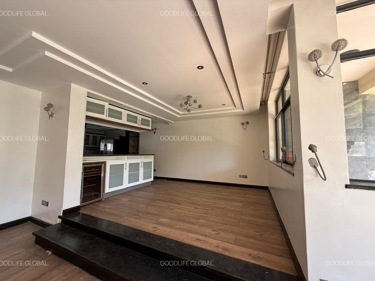 5 Bed Villa with En Suite at Lavington - 17