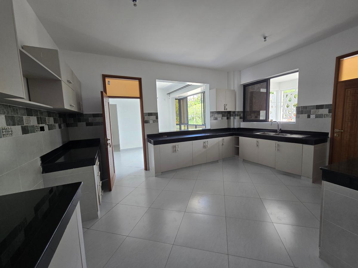 3 Bed Apartment with En Suite in Nyali Area - 8