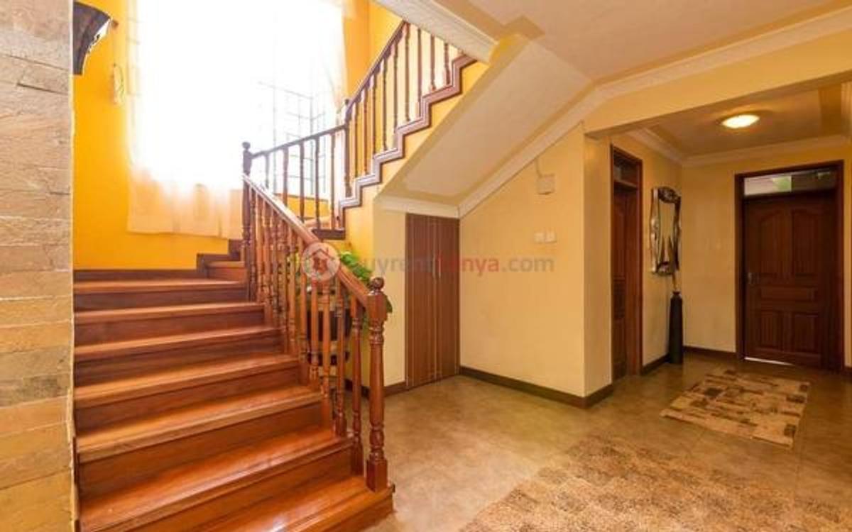 5 Bed Townhouse with En Suite at Muteero Estate - 5