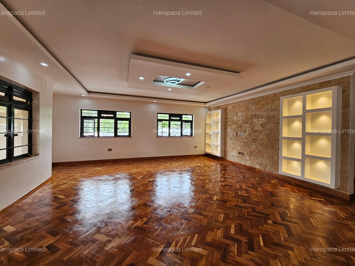 5 Bed Villa with En Suite in Runda - 16