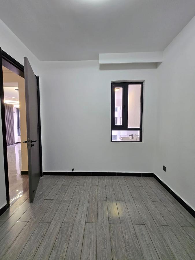 2 Bed House with En Suite in Lavington - 6