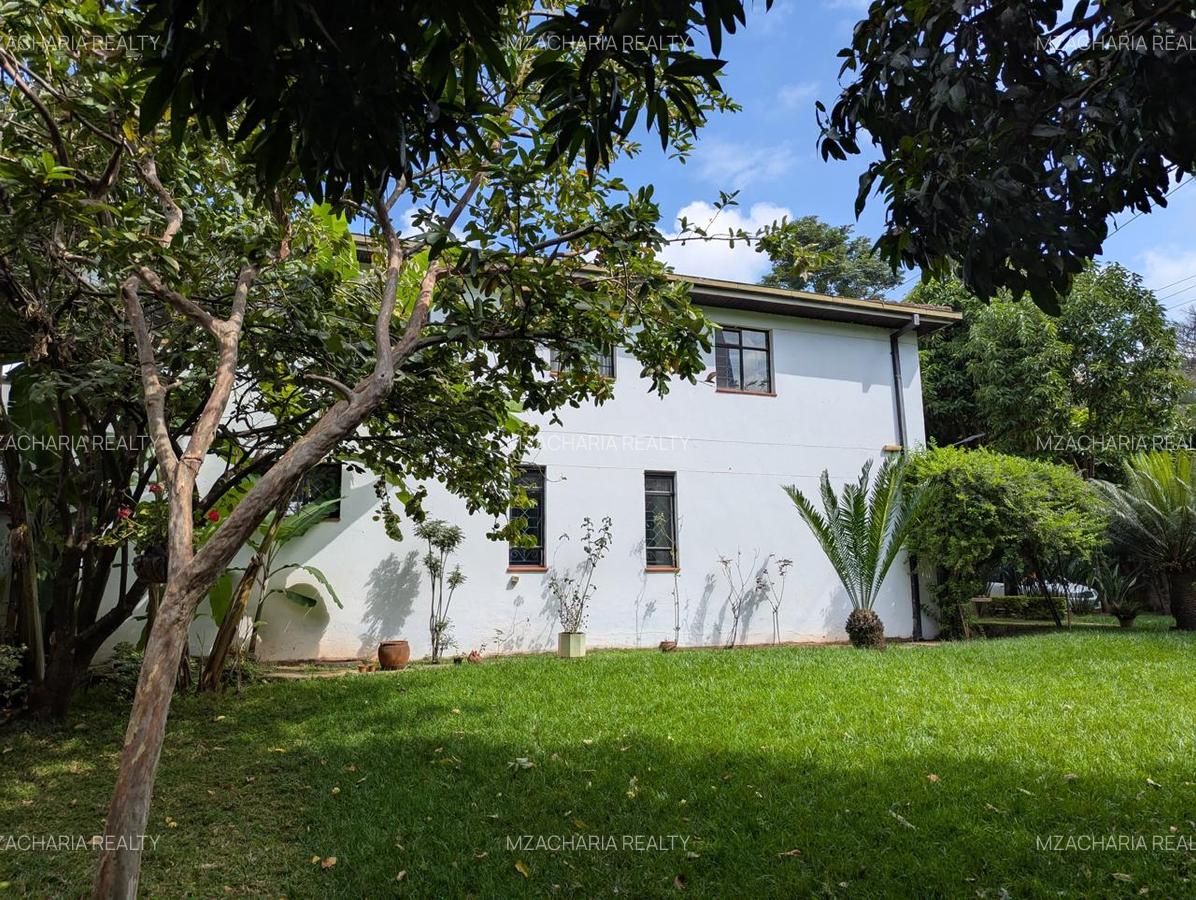 5 Bed House with En Suite in Brookside - 3