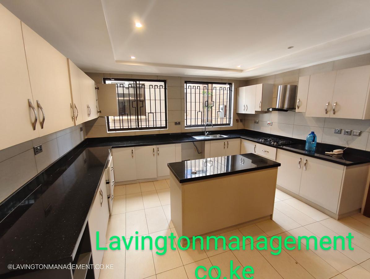 5 Bed Townhouse with En Suite at Lavington Green - 3