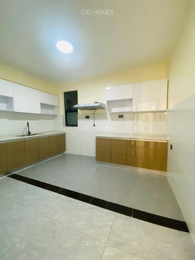3 Bed Apartment with Gym at Wood Avenue - 5