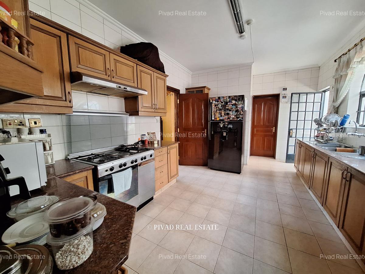 5 Bed Townhouse with Garden in General Mathenge - 4