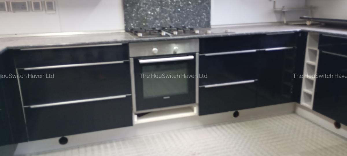 3 Bed Apartment with En Suite at Off Riverside Drive - 5