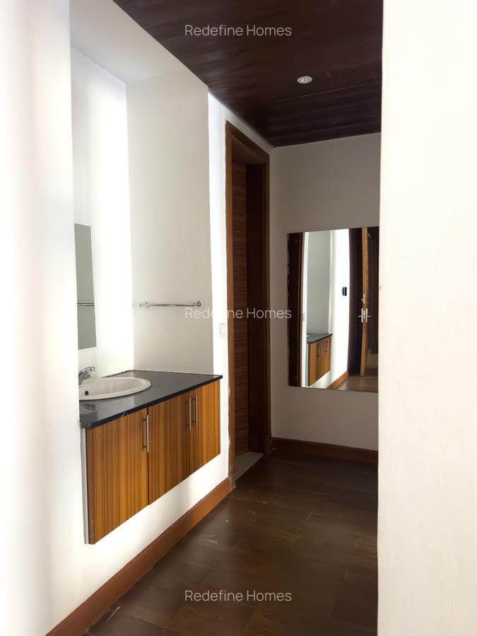 3 Bed Apartment with En Suite in Parklands - 19