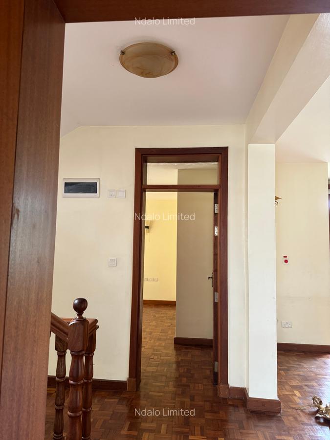 5 Bed Townhouse with En Suite at Lavington - 6