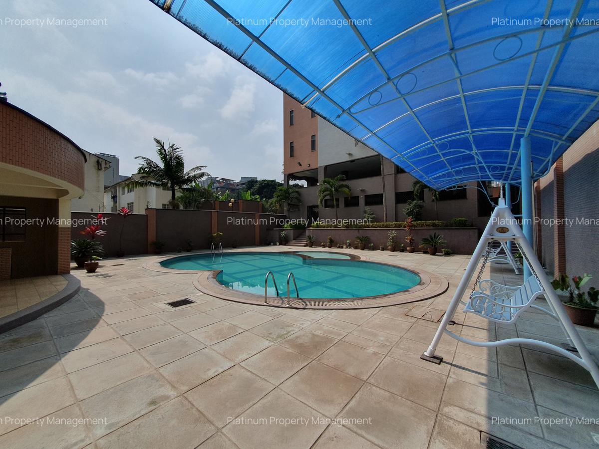 3 Bed Apartment with En Suite at 1St Parklands Avenue - 17
