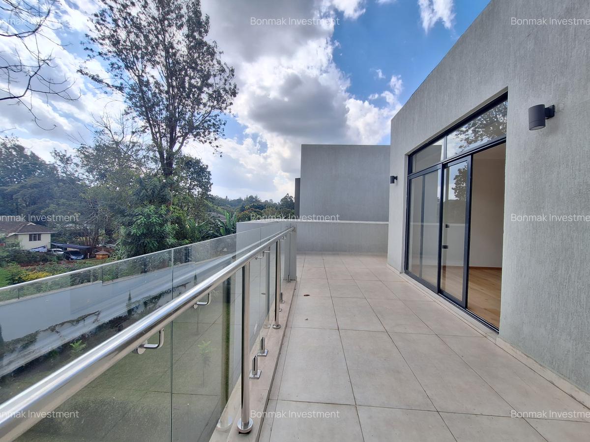 5 Bed Townhouse with En Suite at The Heart Of Lavington. - 14